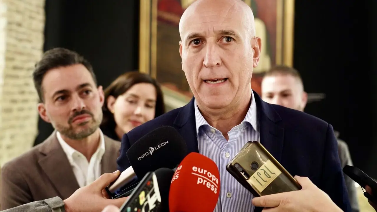 José Antonio Diez, junto a Diego Moreno y Andrea Fernández, durante un acto de las primarias en el PSOE de León. Foto: Campillo