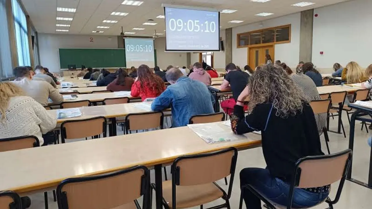 Más de un centenar de personas realiza las Pruebas de acceso a la universidad para mayores de 25 y de 45 años en la ULE.