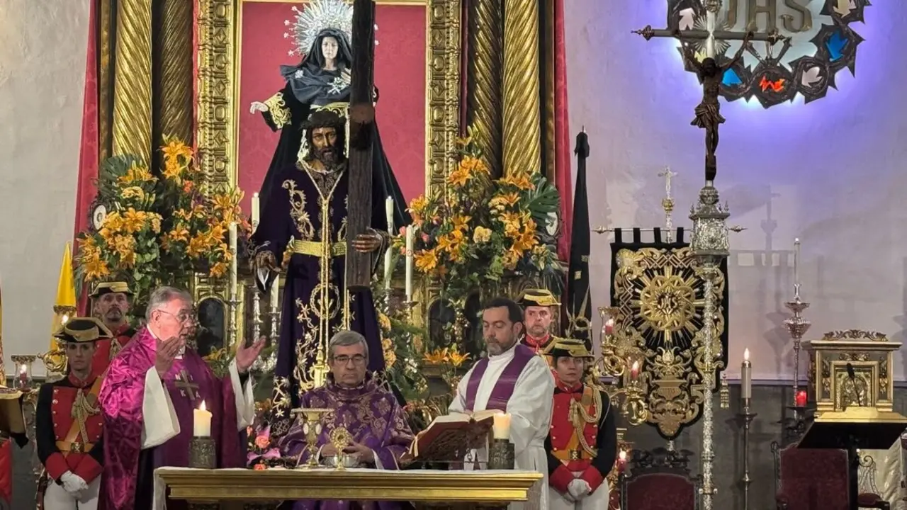 La capilla de Santa Nonia acoge el Besapie de la Cofradía del Dulce Nombre de Jesús Nazareno.6