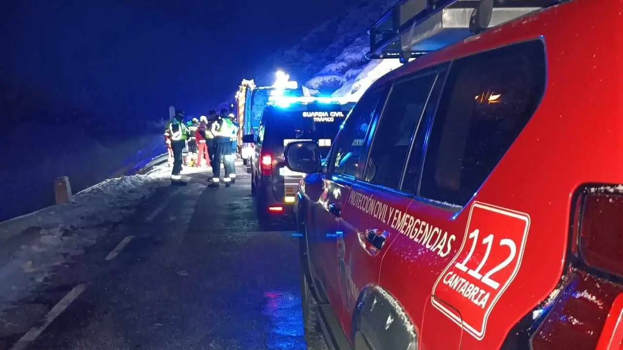 Imagen de los equipos de emergencias en el lugar del accidente.