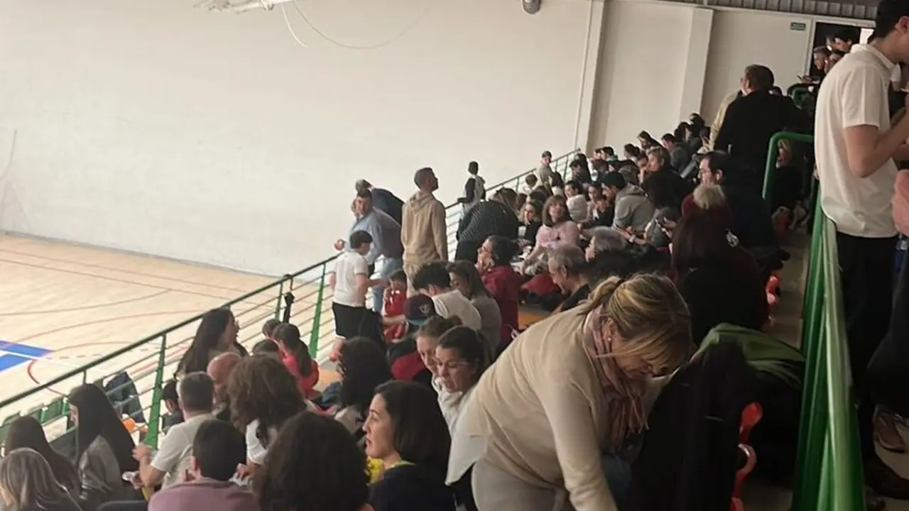 San Esteban (lleno) vibró con el Baloncesto Femenino León.