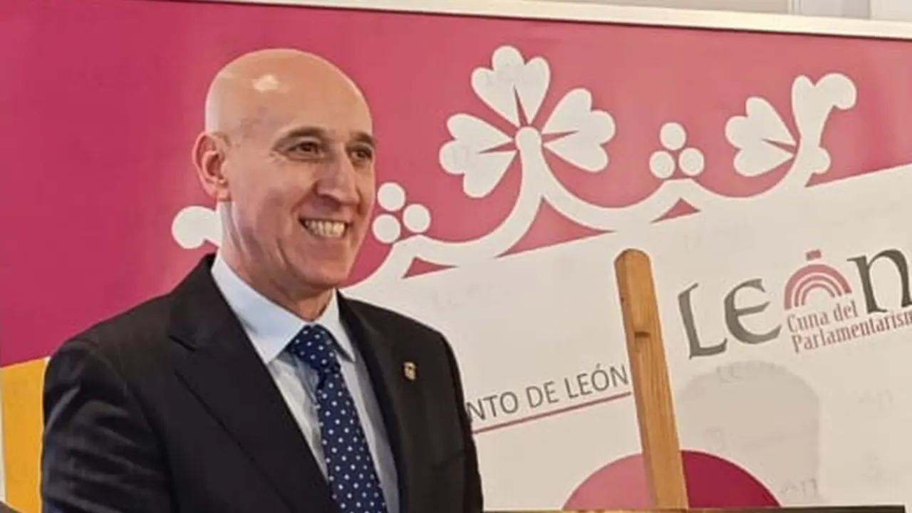 José Antonio Diez durante la presentación del Salón del Chocolate de Astorga en León.