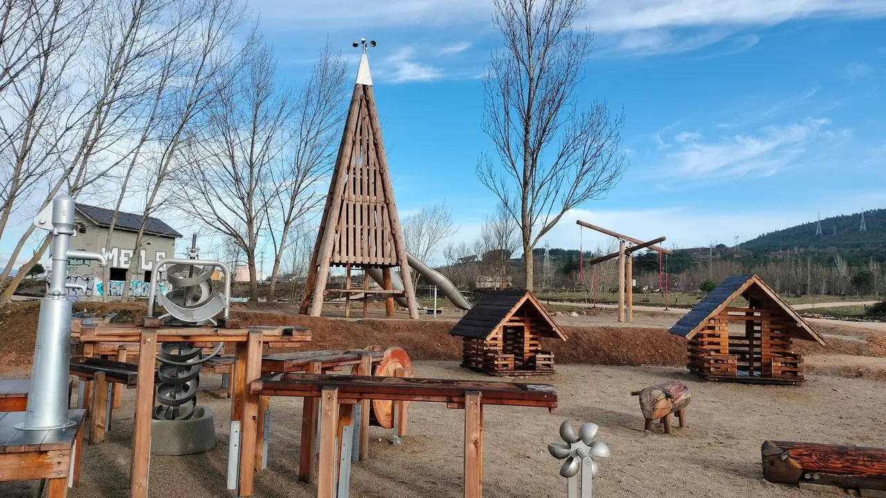 El Ayuntamiento de Ponferrada adjudica las obras de la tirolina del Parque de la Juventud.