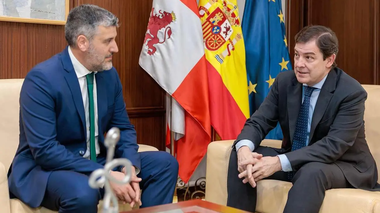 Un instante del encuentro mantenido con el presidente de la Junta de Castilla y León.