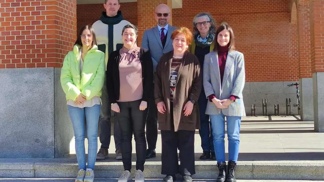 Representantes de las diferentes universidades posan en una foto de familia.