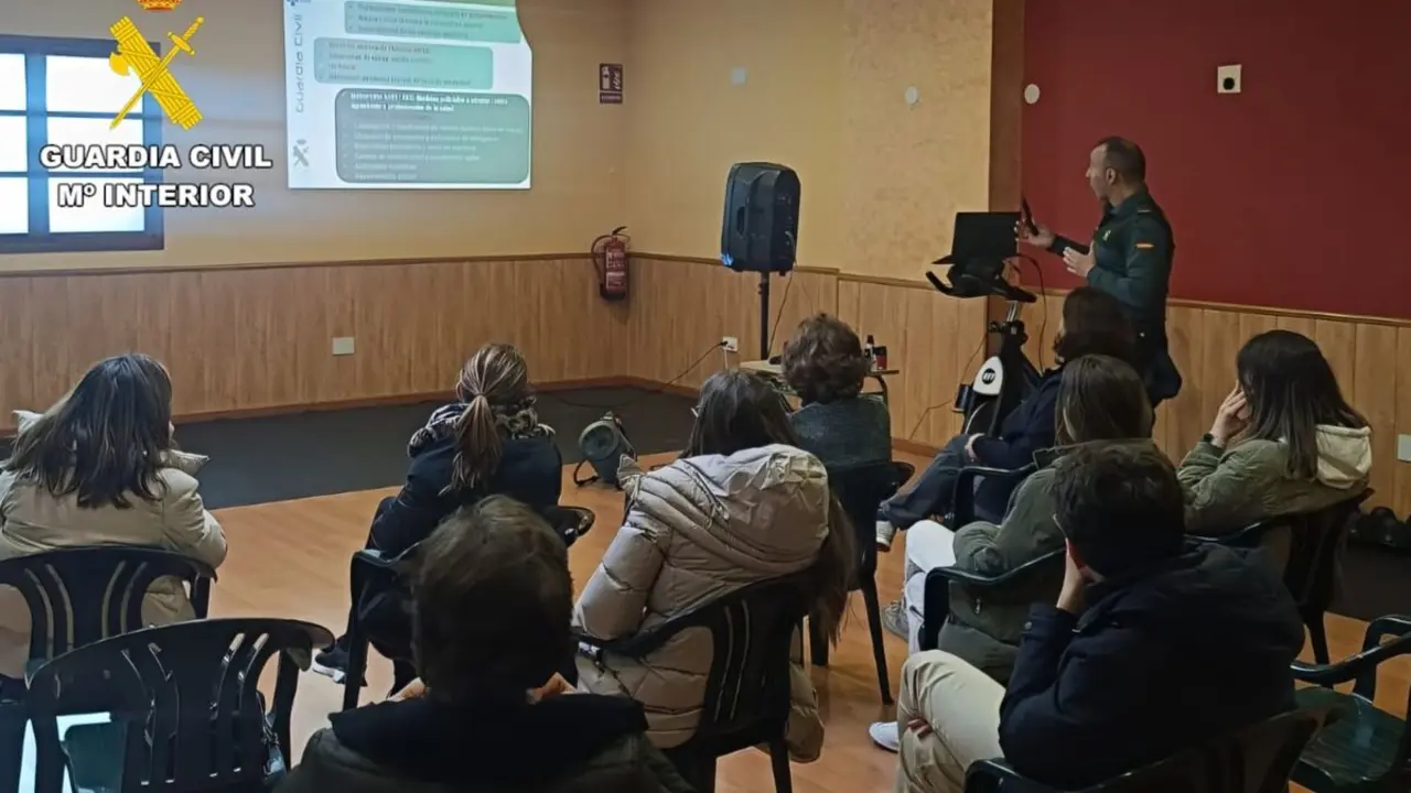 La Guardia Civil inicia un ciclo de charlas sobre prevención y gestión de la agresividad en el entorno sanitario, dirigidas a los profesionales de la Salud de Atención Primaria.