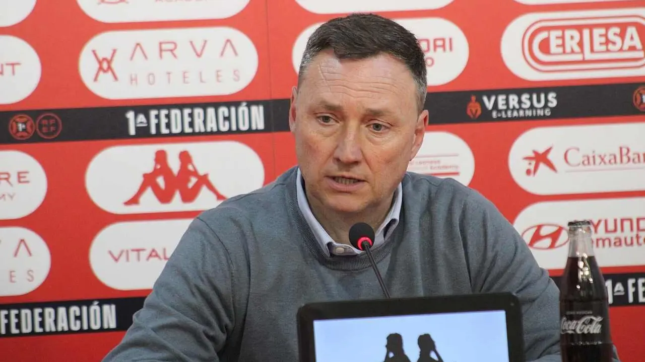 Raúl Llona, durante la rueda de prensa de este viernes.