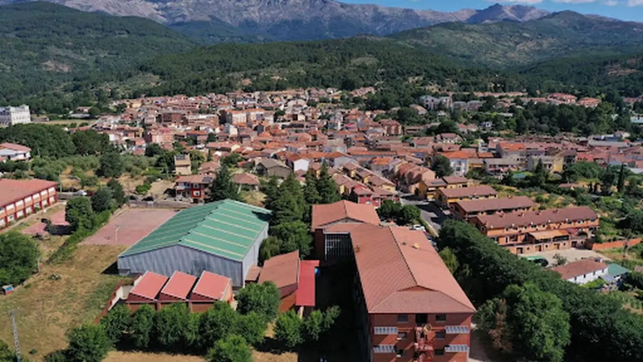 Detenido un profesor del IES Arenas de San Pedro (Ávila) por presunto acoso sexual a alumnas.