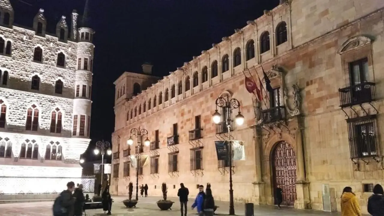 El Palacio de los Guzmanes se ha apagado durante una hora este sábado.