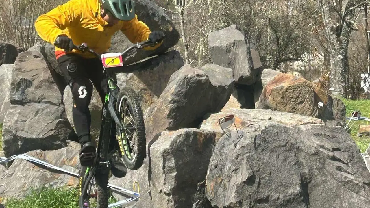 Con una gran participación la provincia ha vivido este fin de semana ciclismo esta vez en la modalidad de trial. El 'Primer Gran Premio Trial bici' en la localidad de Pobladura de las Regueras ha contado con una gran presencia de público.