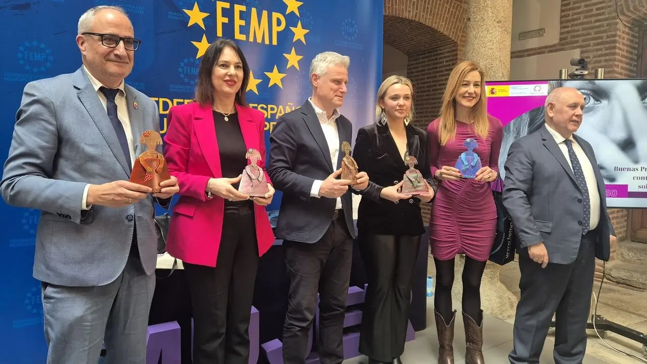 El presidente del Consejo Comarcal recoge el premio de la FEMP al Programa ALBA de la asistencia integral a víctimas de violencia machista.