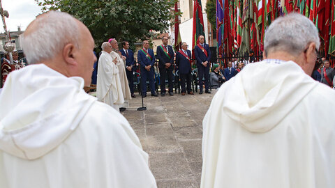 Miles de leoneses se citan con la tradición para homenajear a San Froilán en La Virgen del Camino.