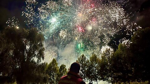 'Lexit' para León con drones y fuegos artificiales. El espectáculo de drones realizado con motivo de la fiestas de San Froilán se ha convertido en una reivindicativa acción leonesista.