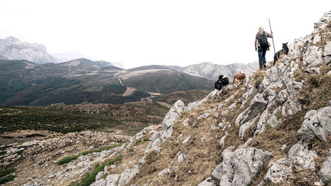 El fotógrafo burgalés Jorge Contreras Soto, autor del libro 'Los guardianes del Puerto de Pandetrave', en León.