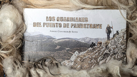 El fotógrafo burgalés Jorge Contreras Soto, autor del libro 'Los guardianes del Puerto de Pandetrave', en León.