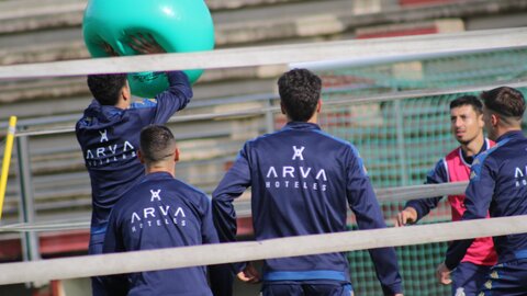 La plantilla de la Cultural y Deportiva Leonesa, durante una de las sesiones de entrenamiento de esta semana (1)