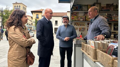 El alcalde de Le?n, Jos? Antonio Diez, inaugura la XXXI Feria del Libro Antiguo y de Ocasi?n de Le?n