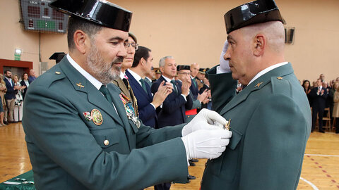 El jefe de la XII Zona de la Guardia Civil, general de Brigada Jos? Antonio Fern?ndez de Luz de las Heras, y el delegado del Gobierno, Nicanor Sen, presiden la celebraci?n de la Virgen del Pilar en Le?n, al que asisten tambi?n el alcalde, Jos? Antonio Diez y el consejero de Medio Ambiente, Vivienda y Ordenaci?n del Territorio, Juan Carlos Su?rez-Qui?ones