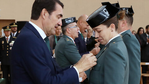 El jefe de la XII Zona de la Guardia Civil, general de Brigada Jos? Antonio Fern?ndez de Luz de las Heras, y el delegado del Gobierno, Nicanor Sen, presiden la celebraci?n de la Virgen del Pilar en Le?n, al que asisten tambi?n el alcalde, Jos? Antonio Diez y el consejero de Medio Ambiente, Vivienda y Ordenaci?n del Territorio, Juan Carlos Su?rez-Qui?ones