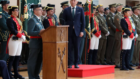 El jefe de la XII Zona de la Guardia Civil, general de Brigada Jos? Antonio Fern?ndez de Luz de las Heras, y el delegado del Gobierno, Nicanor Sen, presiden la celebraci?n de la Virgen del Pilar en Le?n, al que asisten tambi?n el alcalde, Jos? Antonio Diez y el consejero de Medio Ambiente, Vivienda y Ordenaci?n del Territorio, Juan Carlos Su?rez-Qui?ones