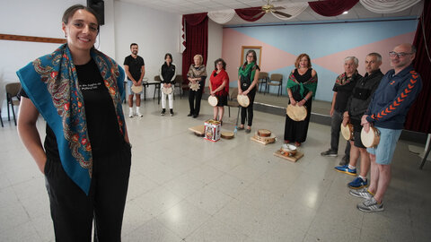 El grupo de Cantareiras de la Asociación Abelladeira de Ponferrada, durante uno de sus ensayos. (Foto: César Sánchez)