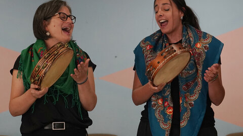 El grupo de Cantareiras de la Asociación Abelladeira de Ponferrada, durante uno de sus ensayos. (Foto: César Sánchez)