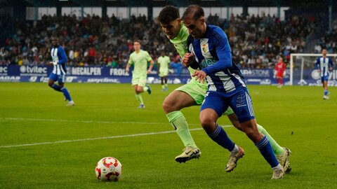 El equipo blanquiazul mereció más ante un gran ejercicio de resistencia blaugrana, con grandes paradas de Astralaga en los minutos finales.