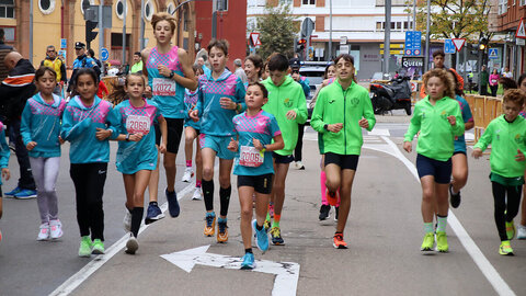 Unos 4.000 corredores llegados de diferentes puntos del país participaron este sábado en la prueba de los ‘10 KM Hyundai León Cuna del Parlamentarismo León’