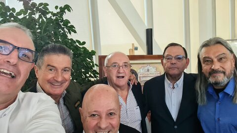 Homenaje de los Veteranos de la Prensa y Radio Deportiva de León al mítico delantero 'Marianín' (4)