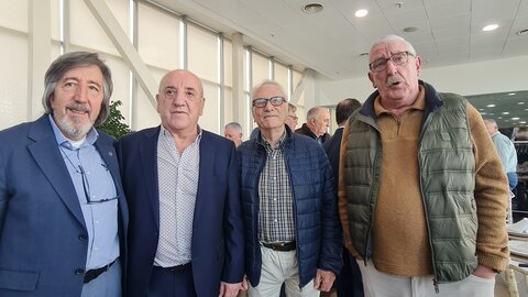 Homenaje de los Veteranos de la Prensa y Radio Deportiva de León al mítico delantero 'Marianín' (17)