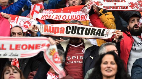 El líder es más líder y la Ponferradina no recupera aire en el derbi. En el Reino de León la Cultural cimentó aún más su liderato y lo hizo ante un rival que en ningún momento se vino abajo y peleó sin descanso.