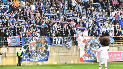 El líder es más líder y la Ponferradina no recupera aire en el derbi. En el Reino de León la Cultural cimentó aún más su liderato y lo hizo ante un rival que en ningún momento se vino abajo y peleó sin descanso.