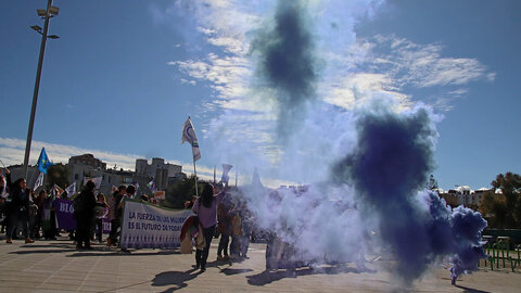 M?s de un centenar de personas acuden a la manifestaci?n en Le?n convocada por la agrupaci?n estatal de mujeres y colectivos feministas La Fuerza de las Mujeres