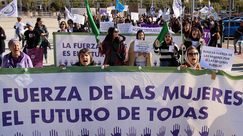 M?s de un centenar de personas acuden a la manifestaci?n en Le?n convocada por la agrupaci?n estatal de mujeres y colectivos feministas La Fuerza de las Mujeres