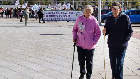 M?s de un centenar de personas acuden a la manifestaci?n en Le?n convocada por la agrupaci?n estatal de mujeres y colectivos feministas La Fuerza de las Mujeres