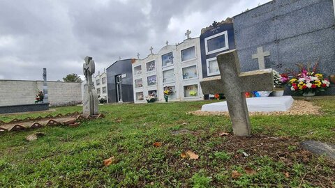 Los leoneses cumplen con la tradición y recuerdan a sus difuntos en Todos los Santos.