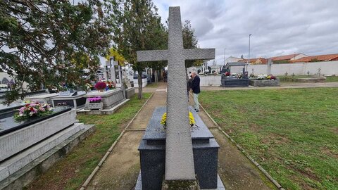 Los leoneses cumplen con la tradición y recuerdan a sus difuntos en Todos los Santos.