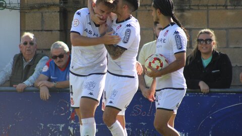 La Cultural obra un nuevo milagro, esta vez ante el Amorebieta. El equipo leonés ha firmado un nuevo empate ahora fraguado en el minuto 89 tras un testarazo de Rodri Suárez. Fotos: CyD Leonesa / Amorebieta