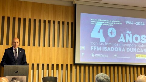 La Fundación de Familias Monoparentales Isadora Duncan de León celebró este miércoles su 40 aniversario en un acto en el que la entidad estuvo arropada por numerosas instituciones y representantes de organizaciones vinculadas al ámbito social. Fotos: Campillo | Ayto. León