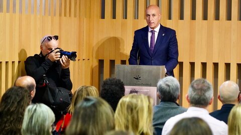 La Fundación de Familias Monoparentales Isadora Duncan de León celebró este miércoles su 40 aniversario en un acto en el que la entidad estuvo arropada por numerosas instituciones y representantes de organizaciones vinculadas al ámbito social. Fotos: Campillo | Ayto. León