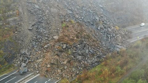 Un desprendimiento de rocas corta la AP-66 en la zona de Lena (Asturias) y obliga a establecer desvíos por la N-630.