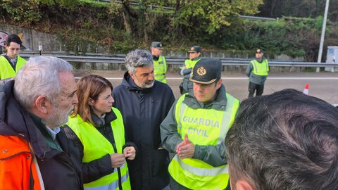 Un desprendimiento de rocas corta la AP-66 en la zona de Lena (Asturias) y obliga a establecer desvíos por la N-630.