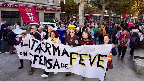 La Plataforma en Defensa del Ferrocarril de Vía Estrecha de León convoca una manifestación para exigir la llegada del tren a la ciudad y mejoras del servicio. Foto: Campillo