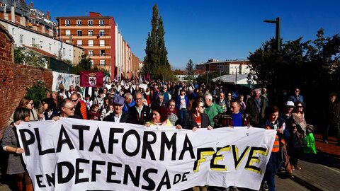 La Plataforma en Defensa del Ferrocarril de Vía Estrecha de León convoca una manifestación para exigir la llegada del tren a la ciudad y mejoras del servicio. Foto: Campillo