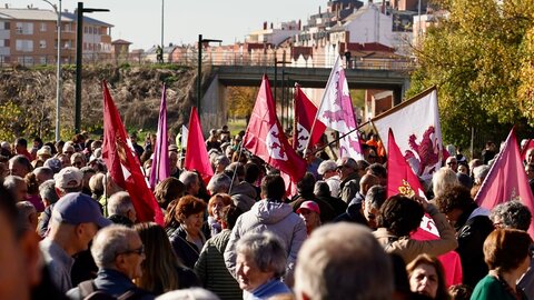 La Plataforma en Defensa del Ferrocarril de Vía Estrecha de León convoca una manifestación para exigir la llegada del tren a la ciudad y mejoras del servicio. Foto: Campillo