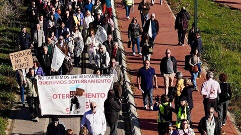 La Plataforma en Defensa del Ferrocarril de Vía Estrecha de León convoca una manifestación para exigir la llegada del tren a la ciudad y mejoras del servicio. Foto: Campillo