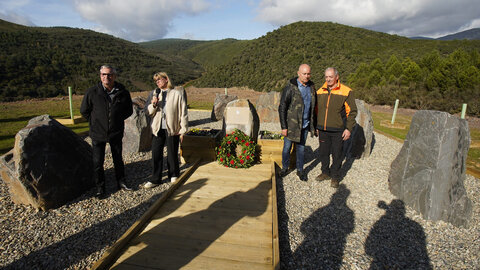 Inauguración el Memorial Minero en recuerdo a los trabajadores fallecidos en el accidente de la mina de Combustibles de Fabero del Grupo Río en Fabero, del que se cumplen 40 años. Foto: César Sánchez