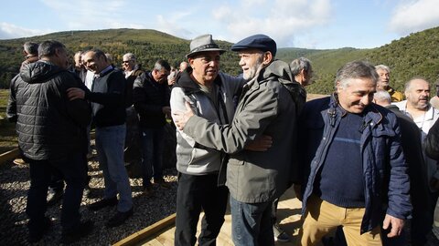 Inauguración el Memorial Minero en recuerdo a los trabajadores fallecidos en el accidente de la mina de Combustibles de Fabero del Grupo Río en Fabero, del que se cumplen 40 años. Foto: César Sánchez