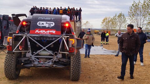 El circuito leonés de Los Cucharales se convirtió en el escenario de la presentación oficial del Ford Ranger T1+ con el que Pau Navarro, junto a su copiloto Alejandro López, participará en el Dakar 2025.