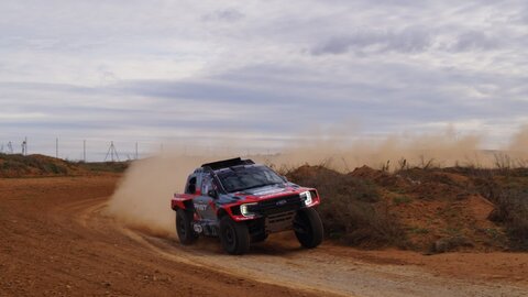 El circuito leonés de Los Cucharales se convirtió en el escenario de la presentación oficial del Ford Ranger T1+ con el que Pau Navarro, junto a su copiloto Alejandro López, participará en el Dakar 2025.